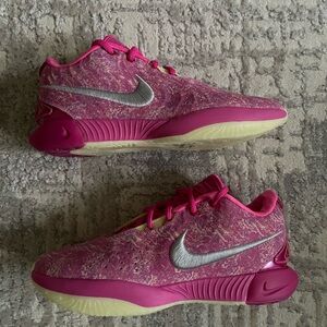 Nike LeBron 21 XXI The World Is Your Oyster size 11 Mens BRAND NEW pink